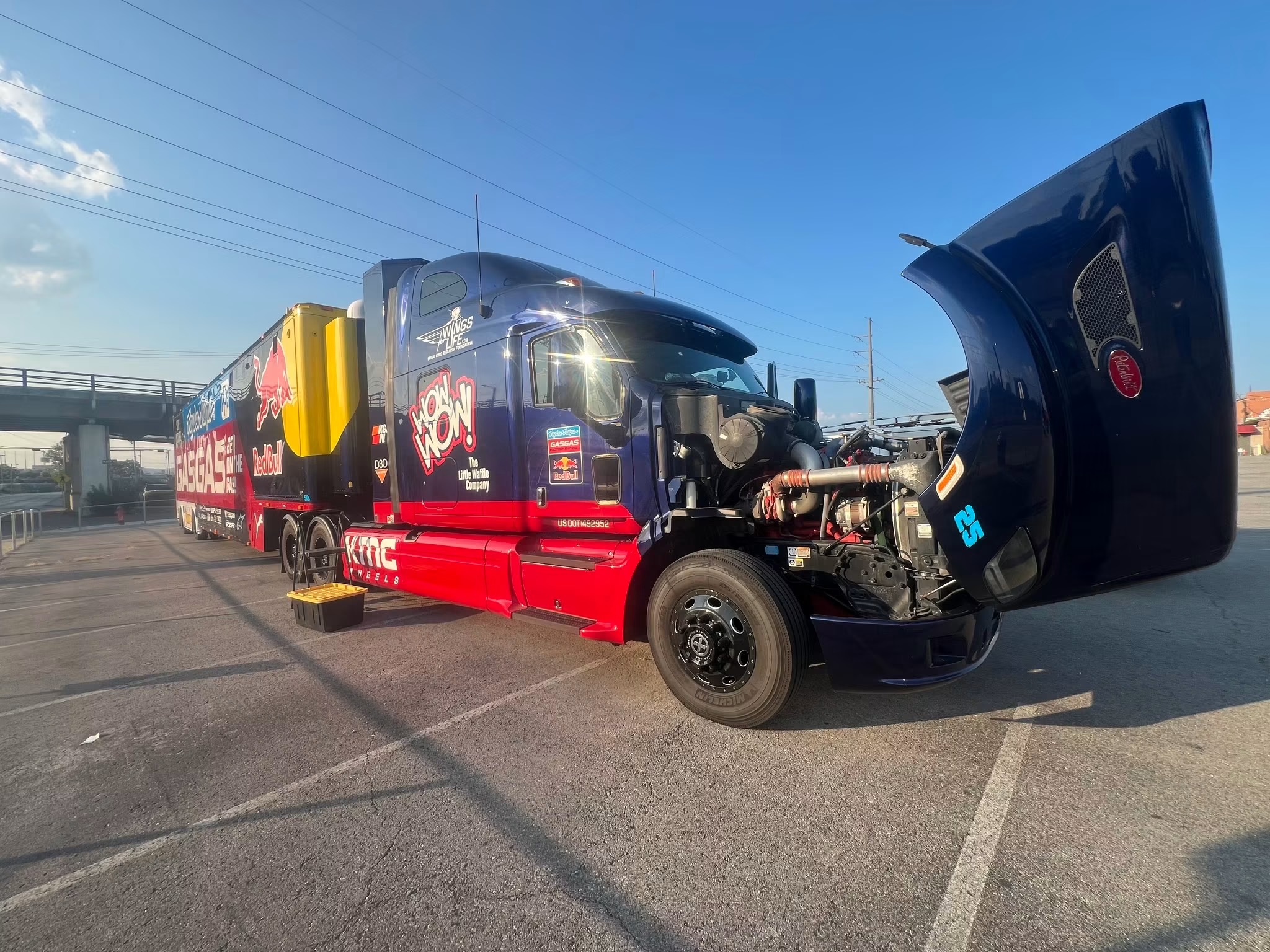 Semi truck receiving mobile diesel repair